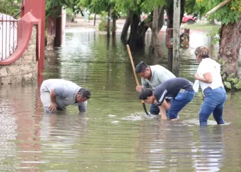 Se suman más dependencias en apoyo a afectados por inundaciones en Chetumal