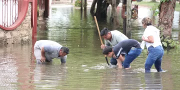 Se suman más dependencias en apoyo a afectados por inundaciones en Chetumal