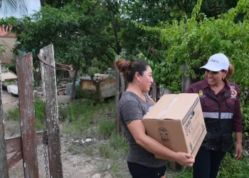 Gobernadora coordina esfuerzos ante contingencia por inundaciones en Quintana Roo