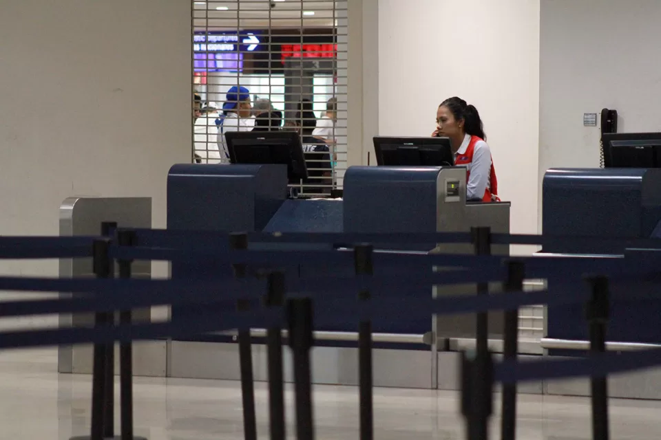 Disminuyen las operaciones aéreas en Cancún