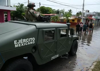 Detalla López Obrador apoyo de Defensa y Marina a damnificados por inundaciones en Chetumal