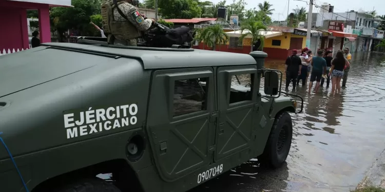 Detalla López Obrador apoyo de Defensa y Marina a damnificados por inundaciones en Chetumal