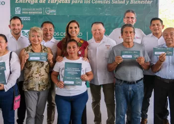 Entrega Gobernadora más tarjetas del Programa "La Clínica es Nuestra"