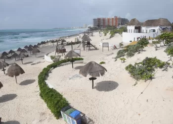 Por condiciones climatológicas, vigilancia especial en las playas de Cancún