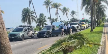 Accidente en bulevar Kukulcán deja a conductor lesionado y afecta el tráfico