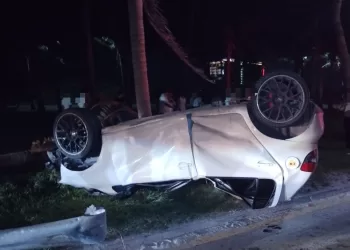 Mueren dos en accidente en el bulevar Kukulcán