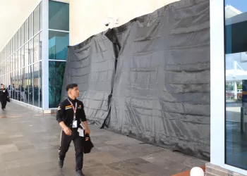 Huracán Beryl propicia 100 cancelaciones de operaciones en aeropuerto de Cancún