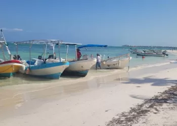 Resguardan embarcaciones en Akumal con ayuda del municipio
