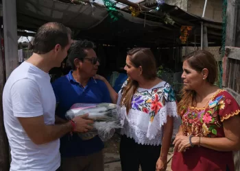 Apoyo alimentario a colonias afectadas por el huracán en Tulum