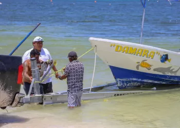 Resguardan barcos en Puerto Morelos ante la llegada de “Beryl” a Q. Roo