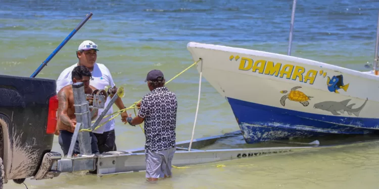 Resguardan barcos en Puerto Morelos ante la llegada de “Beryl” a Q. Roo