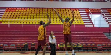 Celebra la Gobernadora el regreso del básquetbol profesional a Quintana Roo