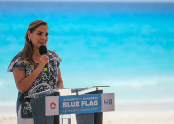 Recibe Mara Lezama certificaciones Blue Flag para playas y empresas de Cancún