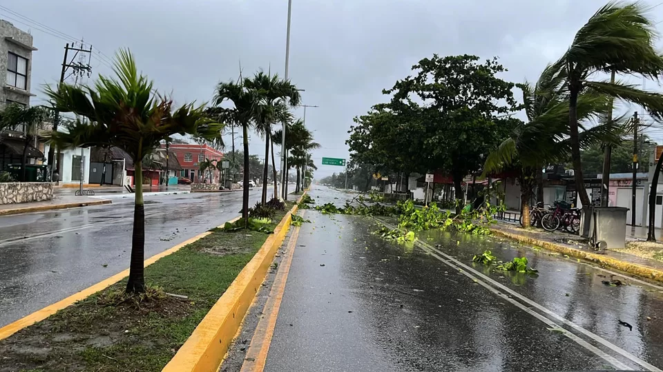 Sin afectación destinos turísticos del Caribe mexicano tras paso del huracán Beryl
