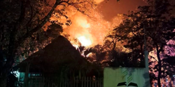 Cinco lesionados y 21 palapas consumidas por voraz incendio