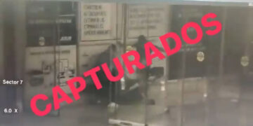 Detienen a los dos taxistas que agredieron y extorsionaron a operador de plataforma en aeropuerto de Cancún