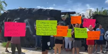 Vecinos protestan contra construcción de gasera en zona residencial de Cancún