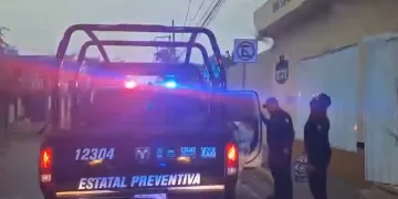 Rescate oportuno de una familia cuyo techo de vivienda fue arrancado por el huracán