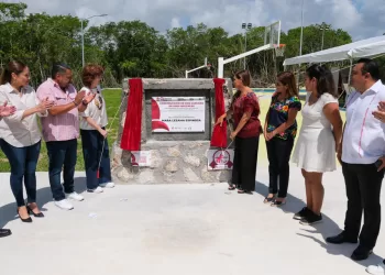 Entrega Mara Lezama infraestructura nueva en Uaqroo de Playa del Carmen