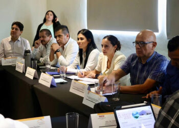 Trabajar en equipo por un Cancún moderno, pide Ana Paty Peralta