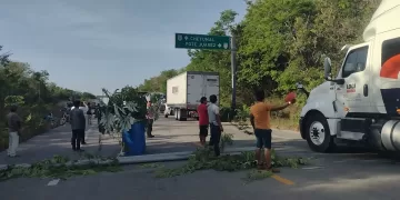 Bloquearían mañana en Tres Garantías la carretera federal Chetumal-Escárcega