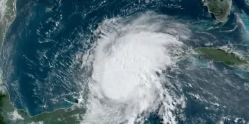 “Beryl” mantiene dirección a Texas