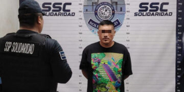 Aseguran a un sujeto por golpear a su mujer e hija