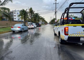 Activan operativo especial de Tránsito por fuertes lluvias en Cancún