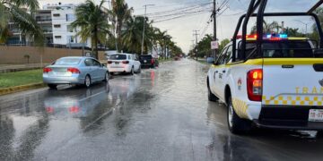 Activan operativo especial de Tránsito por fuertes lluvias en Cancún