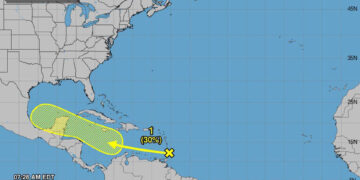 Mantiene rumbo a Q. Roo sistema de baja presión ubicado en el Caribe