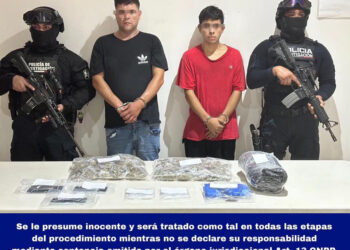 Par de narcomenudistas detenidos con más de 200 dosis de drogas