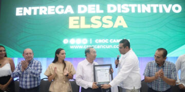 Otorga IMSS distintivo a la CROC Cancún por acciones de salud y seguridad