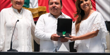 Entrega Mara Lezama Medalla al Mérito Indígena “Cecilio Chi”