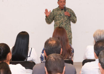 Imparte comandante de la 34a Zona Militar conferencia en Puerto Morelos