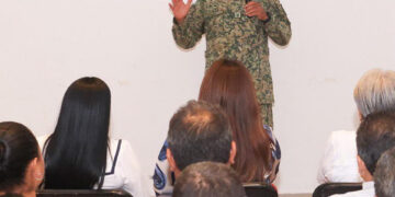 Imparte comandante de la 34a Zona Militar conferencia en Puerto Morelos