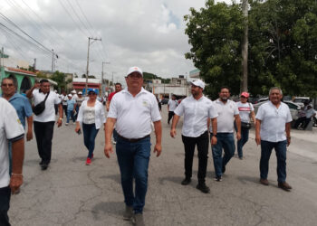 Taxistas de Cancún marchan de manera pacífica en rechazo a la operación de UBER