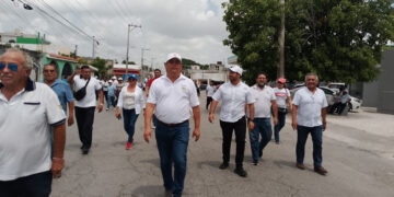 Taxistas de Cancún marchan de manera pacífica en rechazo a la operación de UBER
