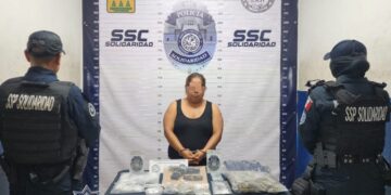 Con varias dosis de drogas detienen a mujer en calles de Playa del Carmen