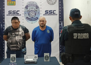 Par de sujetos capturados en Playa del Carmen con un paquete con cocaína