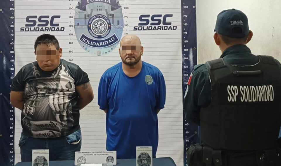 Par de sujetos capturados en Playa del Carmen con un paquete con cocaína