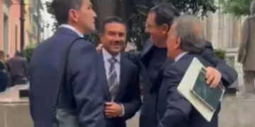 Reaparece panista Yunes Márquez en el Senado con abrazo morenista