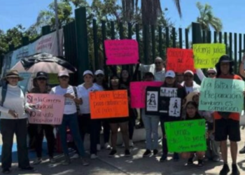 Protestas contra la reforma judicial de AMLO en clínicas y universidades