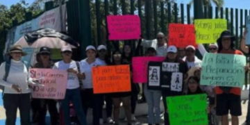 Protestas contra la reforma judicial de AMLO en clínicas y universidades