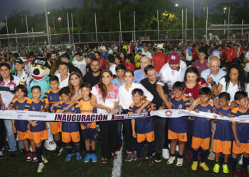 Para contribuir al bienestar social, impulsa Ana Paty Peralta al deporte
