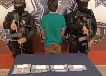 Detienen a menor en FCP por presunto narcomenudeo