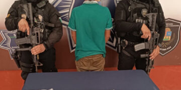 Detienen a menor en FCP por presunto narcomenudeo