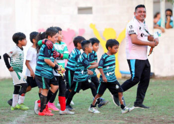 Abren escuela de fútbol para niños niñas y personas con discapacidad