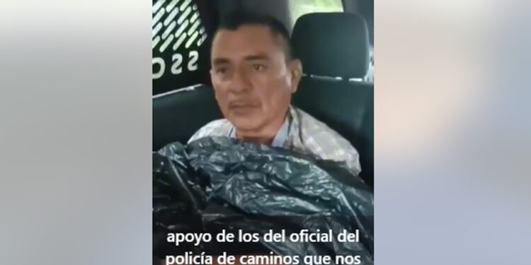 Policía de Caminos auxilia a ciudadanos varados rumbo a Holbox