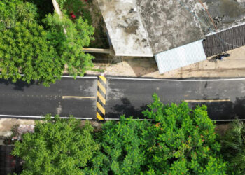 Entregan la pavimentación de una calle en Leona Vicario