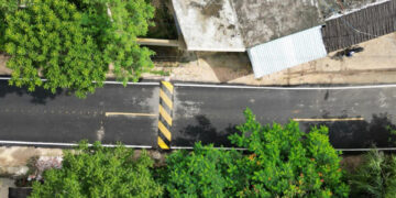 Entregan la pavimentación de una calle en Leona Vicario